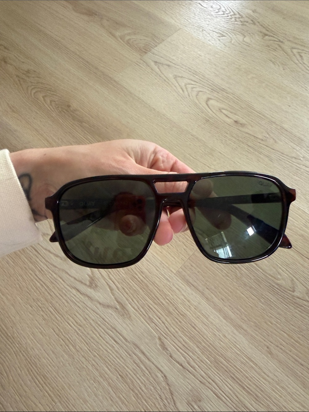 Quay on the fly sunglasses